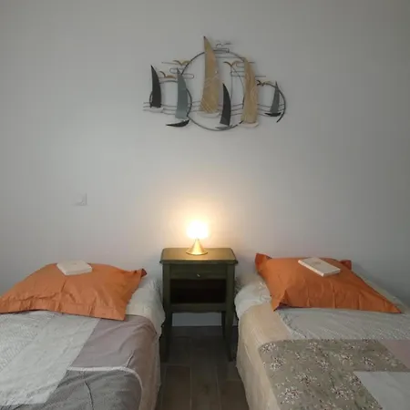 Maison Vendeenne 3 Ch, Prop. Animaux, Proche - Fr-1-540-323 *