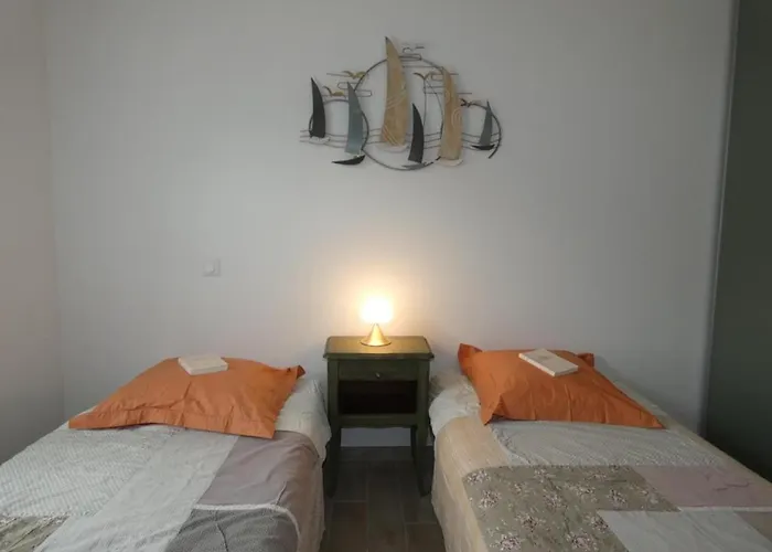 Maison Vendeenne 3 Ch, Prop. Animaux, Proche - Fr-1-540-323 *